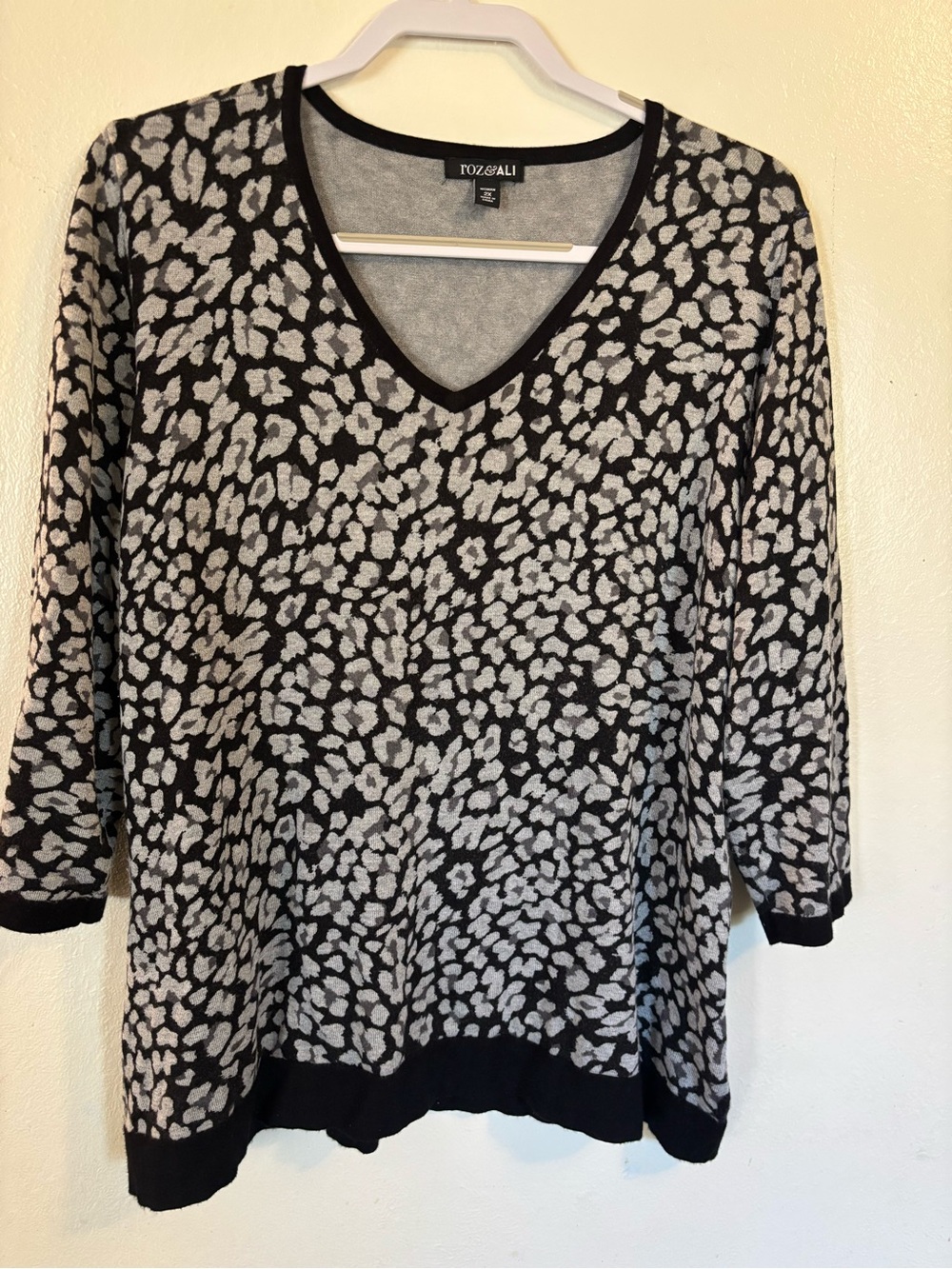 Roz & Ali Black and Gray Leopard V-Neck Sweater